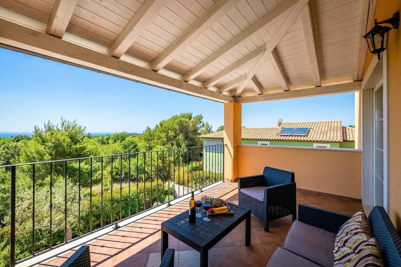 Semesterbostad Spacious Holiday House - Pool / Jacuzzi / Sauna / Playground / 8+2 Rakalj Kroatien