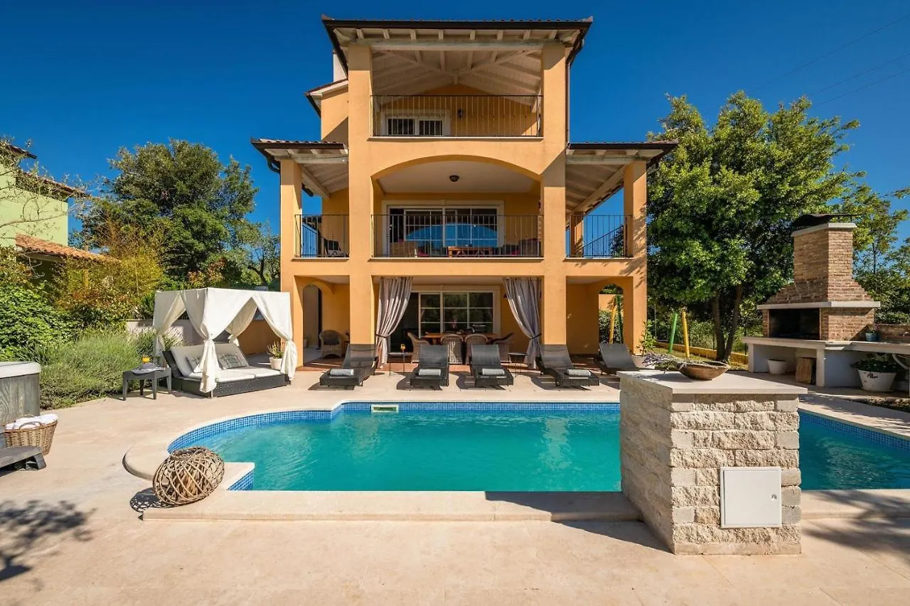 Spacious Holiday House - Pool / Jacuzzi / Sauna / Playground / 8+2 Rakalj