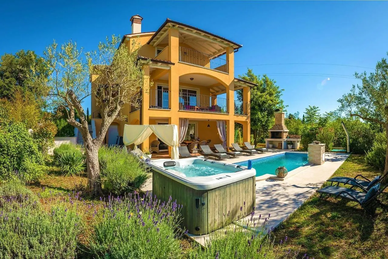 Spacious Holiday House - Pool / Jacuzzi / Sauna / Playground / 8+2 Rakalj Kroatien