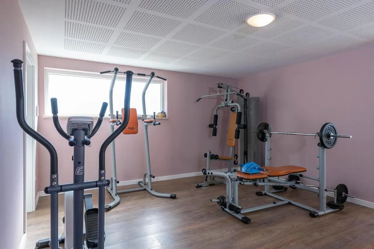 Spacious Holiday House - Pool / Jacuzzi / Sauna / Playground / 8+2 Rakalj 0*,  Kroatien